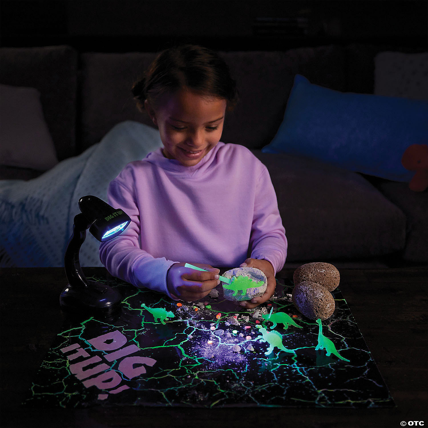 MW Dig It Up! Glow-in-the-Dark Dinosaurs 4 MW Dig It Up! Glow-in-the-Dark Dinosaurs - Image 2