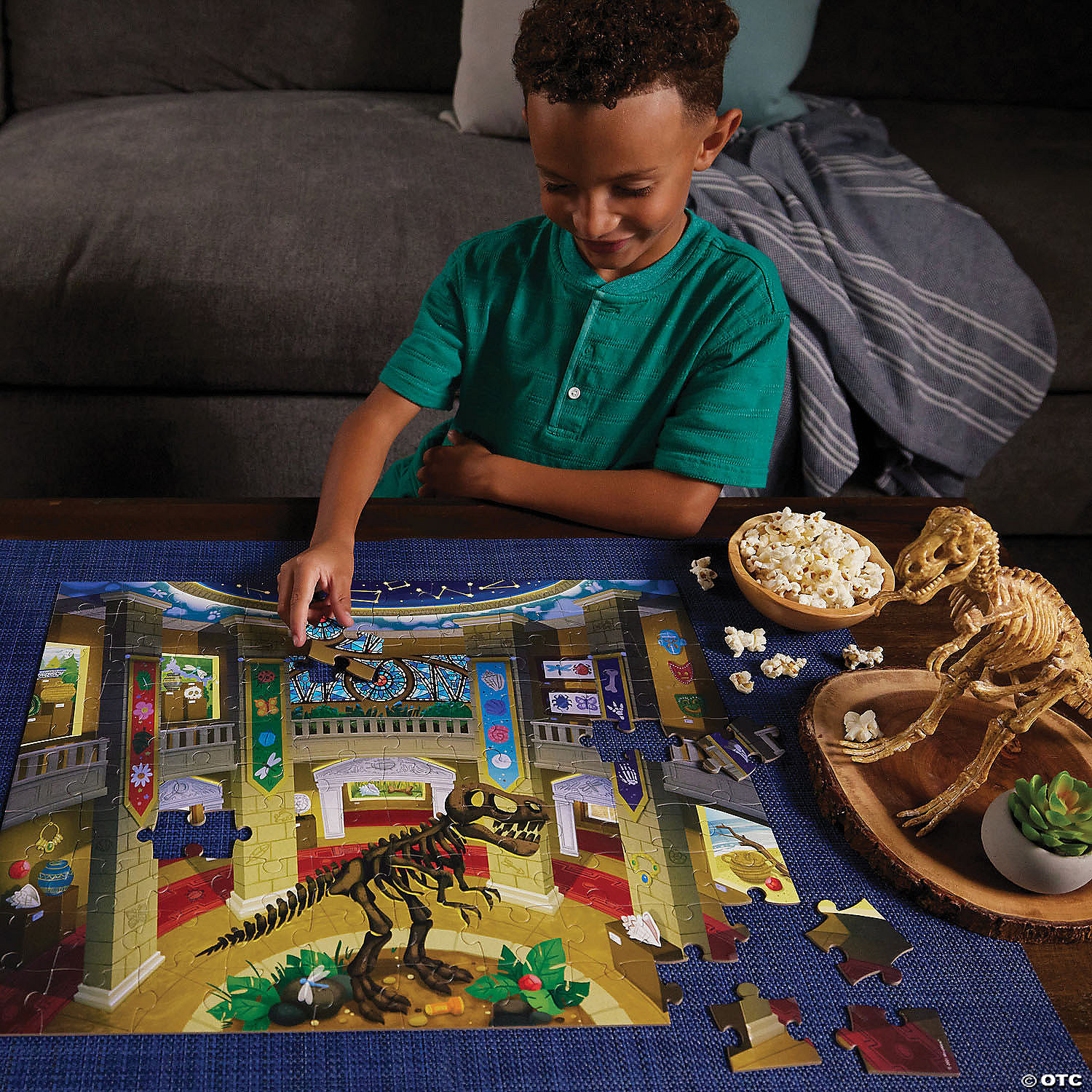 MW Museum At Midnight Seek And Find Glow Puzzle 4 MW Museum At Midnight Seek And Find Glow Puzzle - Image 2
