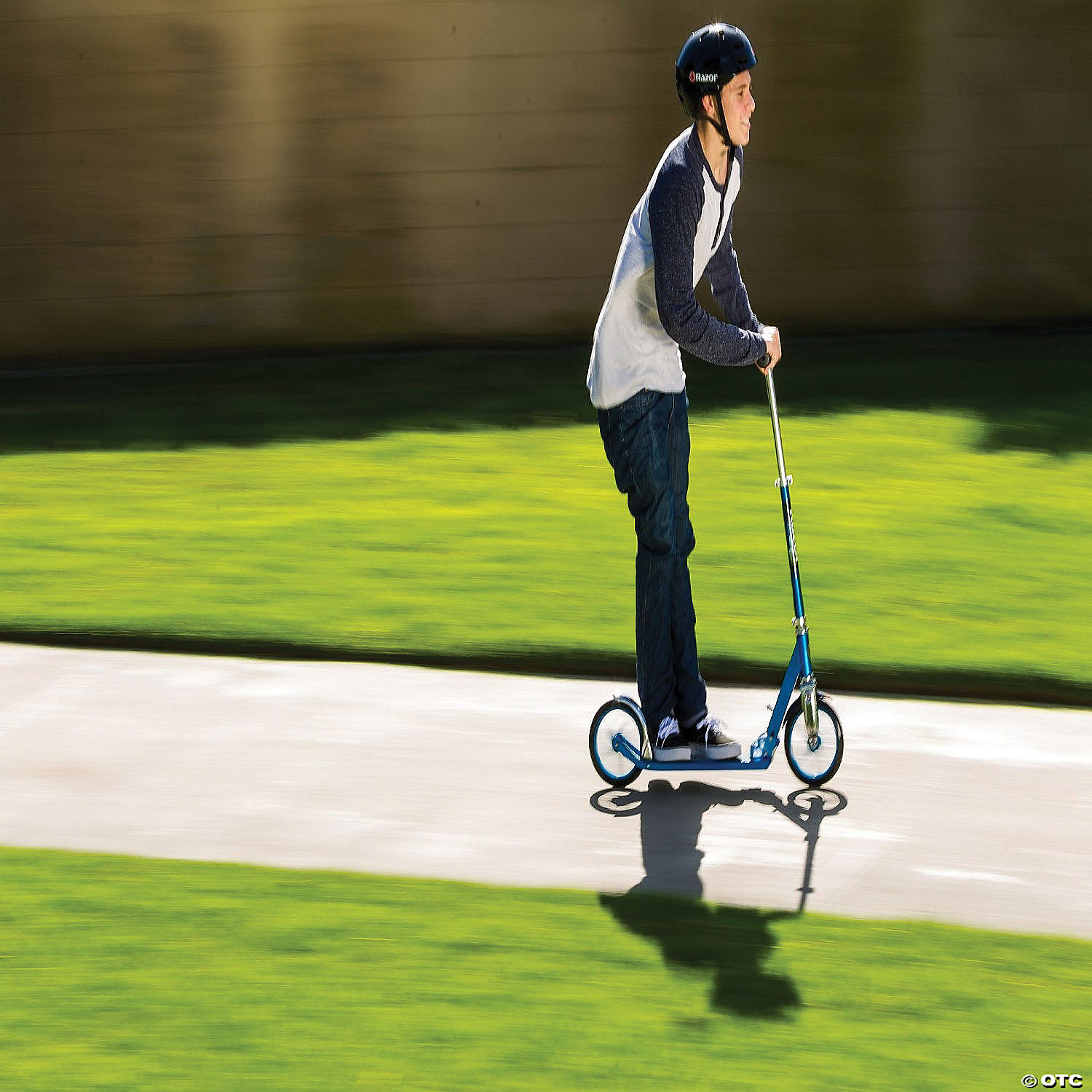 Razor A5 Lux Scooter: Blue MW Razor A5 Lux Scooter: Blue -MindWare SHOP razor a5 lux scooter blue14103398 a02